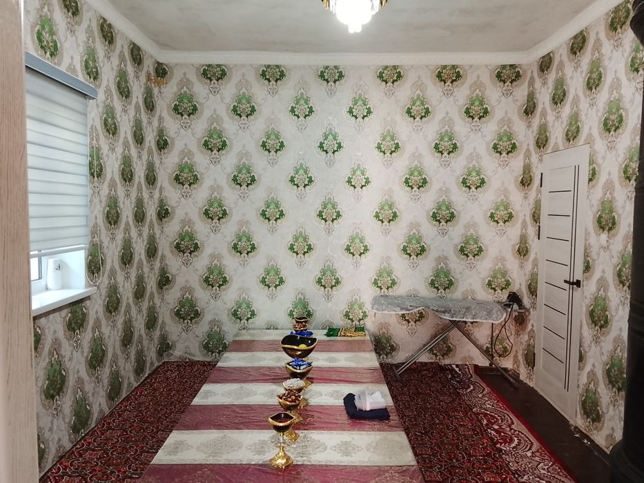 Hovli uy sotiladi