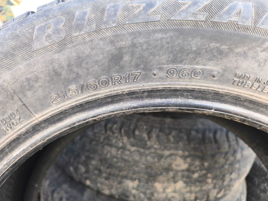Шины Bridgestone 215/60 R17 (б/у)
