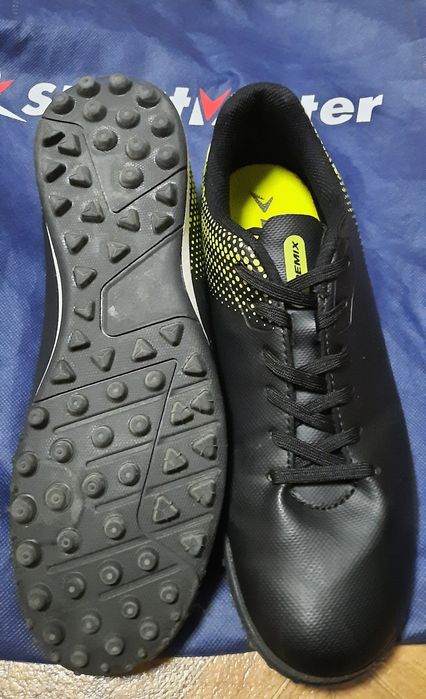 Бутсы, щитки, гетры, футбольная форма