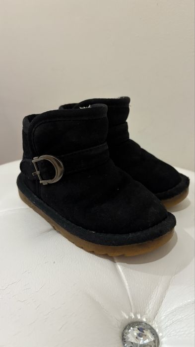 Продам угги за 2000