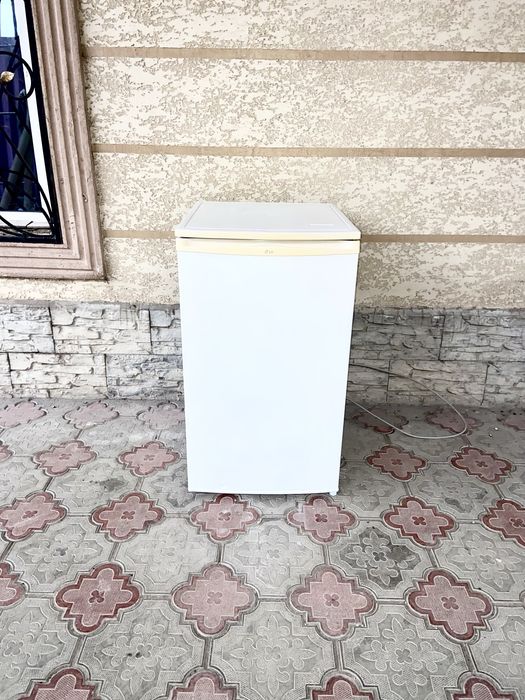 Продам холодильник метровая рабочая
