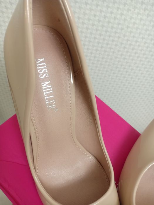 Срочно продам туфли 38 размер