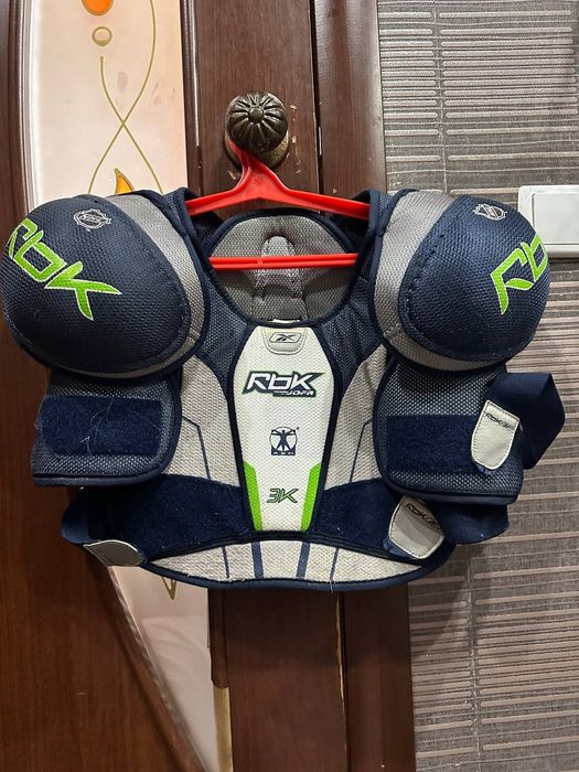 Комплект Хоккейные наколенники и нагрудник