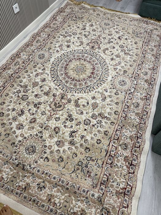 Продаю ковёр 2/3 после химчистки