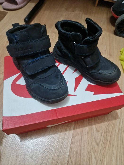 Продам детские ботинки