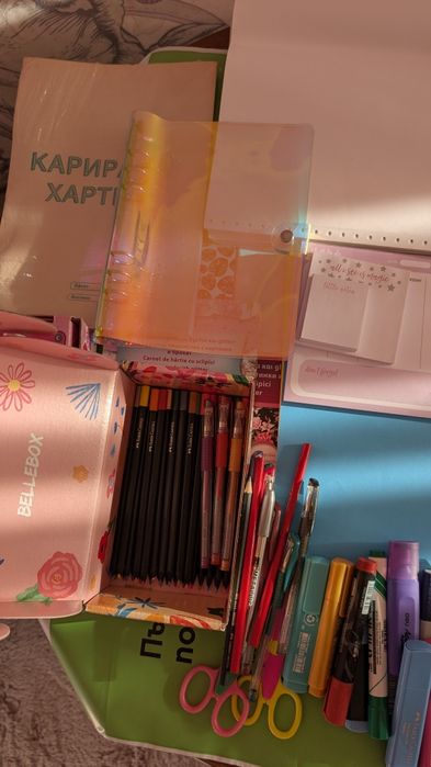 Голям лот от канцеларски материали