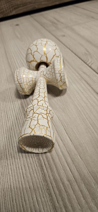 Kendama X noua cu ambalaj