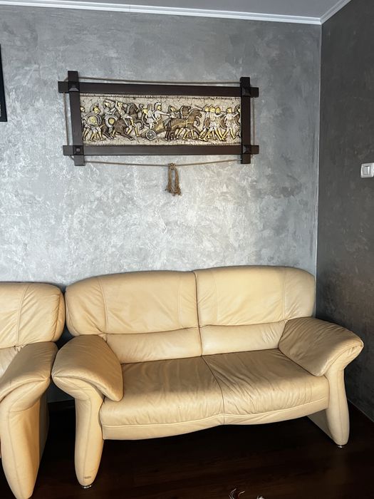 Canapele din piele naturală
