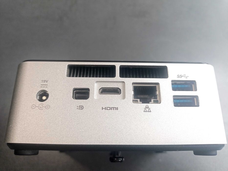 Mini PC Intel NUC D54250WYKH - 16GB RAM, SSD + HDD, Mentenanță la zi