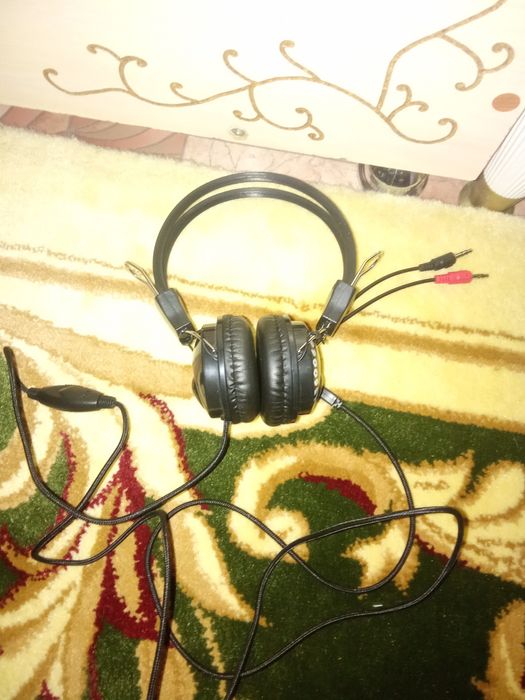 обменяю на телефон или продам наушники