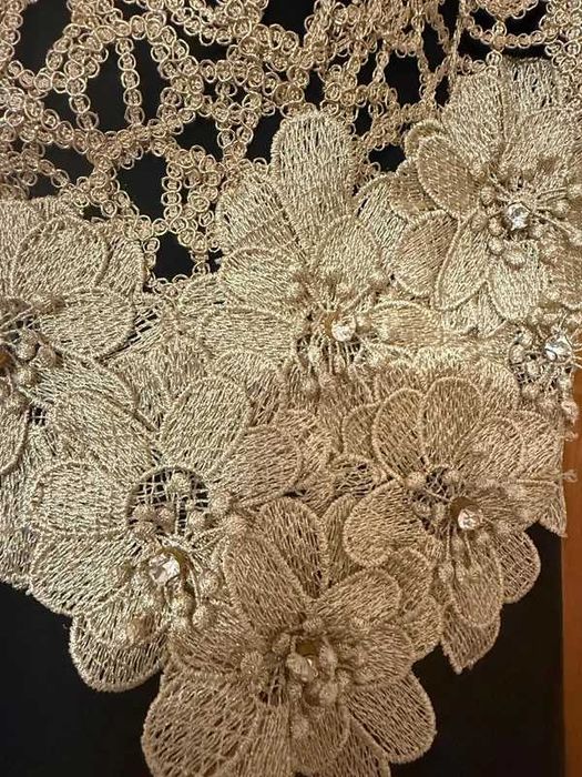 Rochie de seara cu dantela cusuta manual