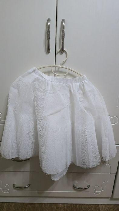 Продам нарядное платье для девочки