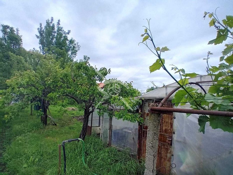 Продава се Къща в с. Мрамор, Област София-град - 410 кв.м за 903 €/кв.м - Снимка #1