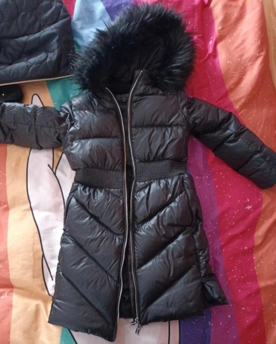 Пухено яке от колекция Guess.