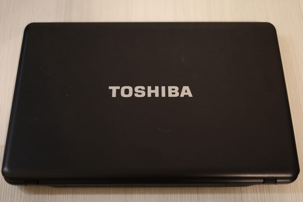 Laptop Toshiba satelite i3 4gb ram
