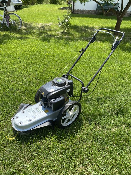 Masina tuns iarba inalta