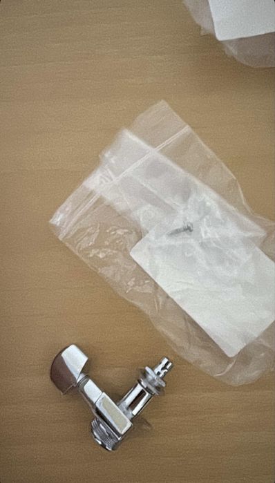 Чисто нови 6 ДЕСНИ ключове за електрическа китара Schaller M6 135