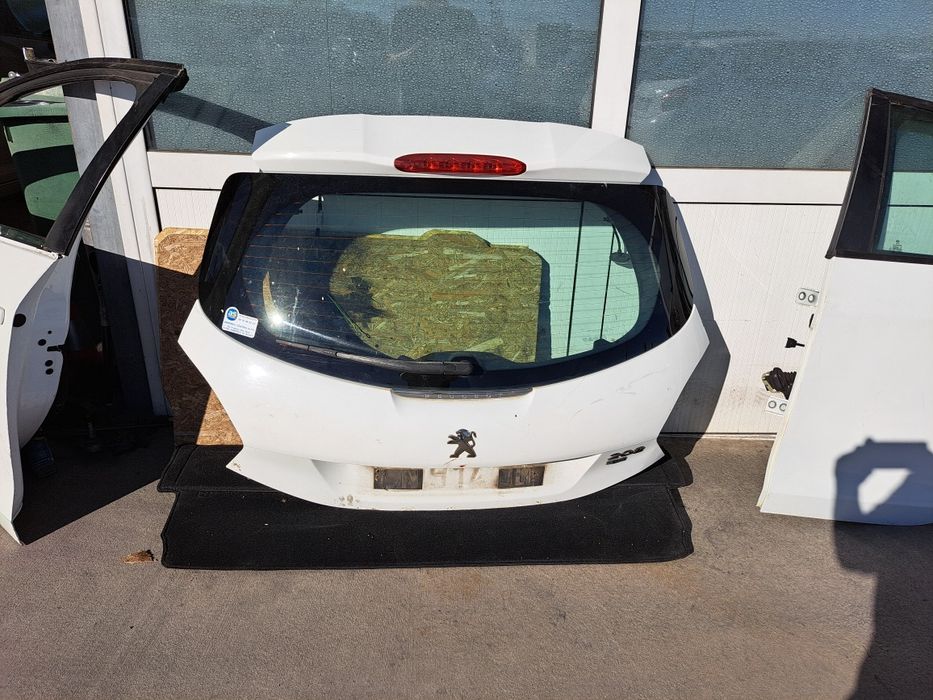 Врати за Пежо 208 от 2012г до 2020г