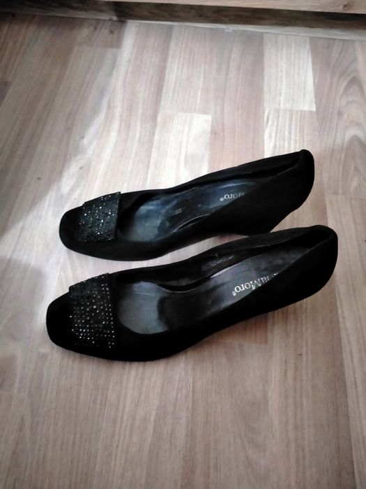 Продам женские туфли