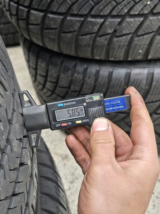 4 Броя Бусови Гуми 215/65/16C Michelin 2x7,2mm 2x5,8mm