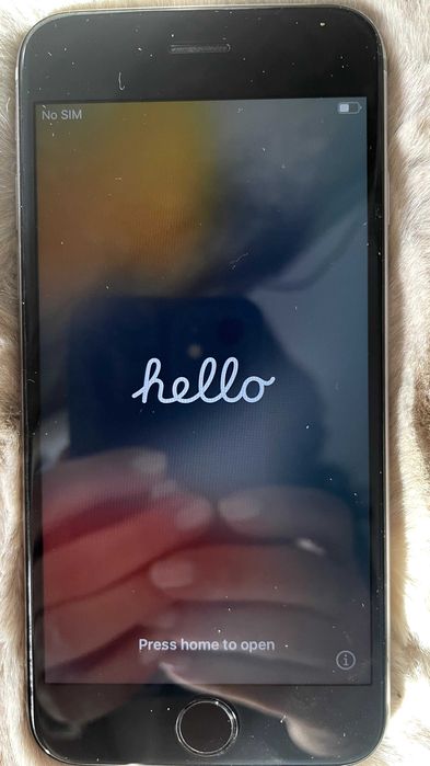 iphone 6s, working 100% battery in excellent condition, collectable