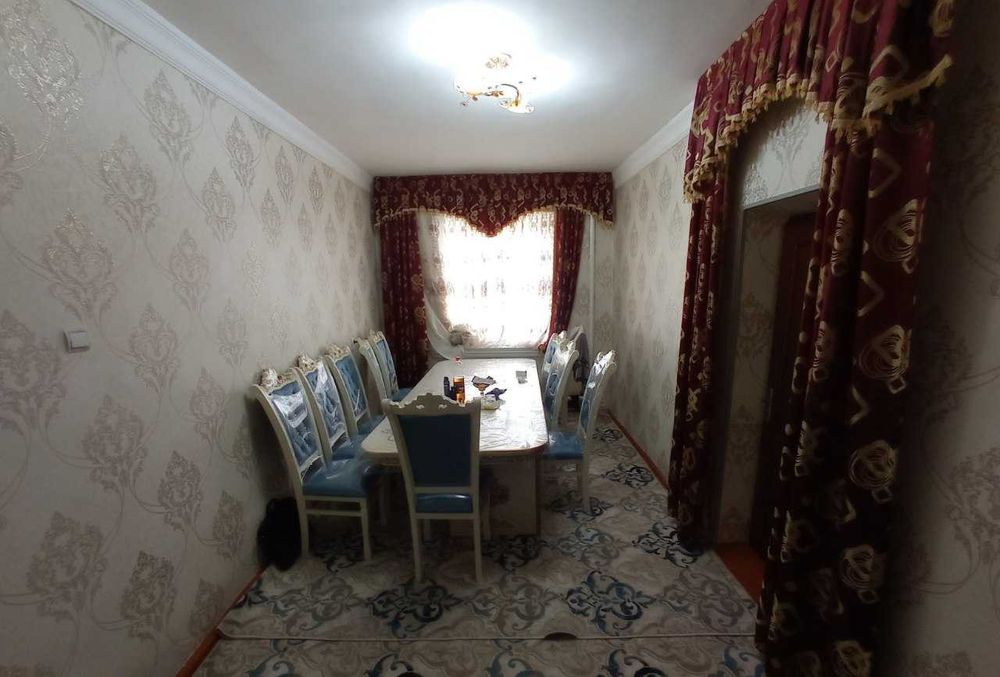 Srochna hovli sotiladi 8 xona