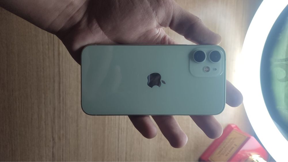 Обмениваю айфон 12 мини