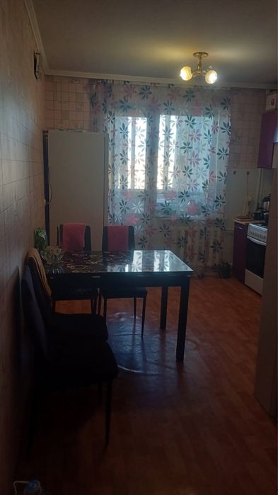 Продам 3 -ком квартиру на 8 микрорайоне