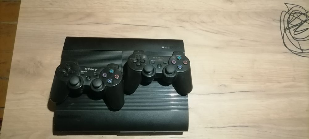 Pls 3  slim  sotiladi aybi yo'q Yaponiyadan kelgan pult orginal