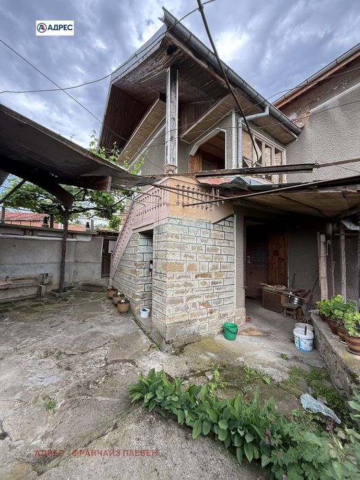 Продава се Къща в с. Гостиня, Област Ловеч - 160 кв.м за 219 €/кв.м - Снимка #1