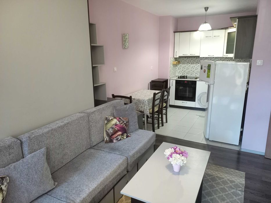 Дава се под наем Двустаен апартамент в София, Витоша - 68 кв.м за 418.2 € - Снимка #2