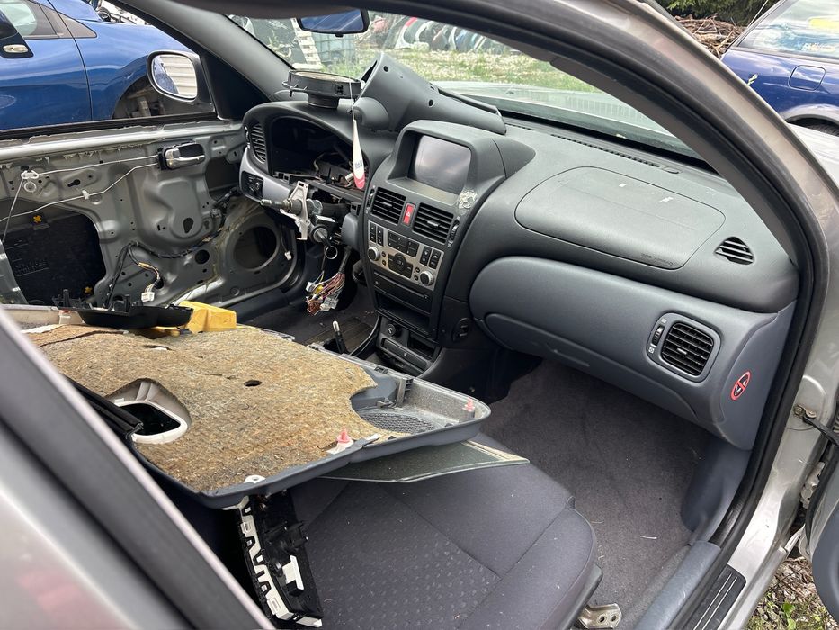 aripa dreapta nissan almera dezmembrari nissan almera