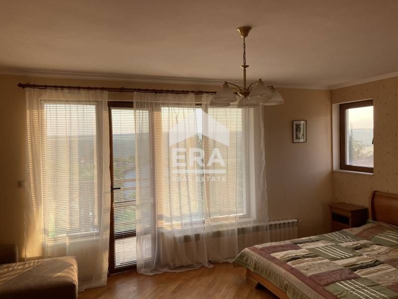 Двуетажна обзаведена къща в село Здравец област Варна