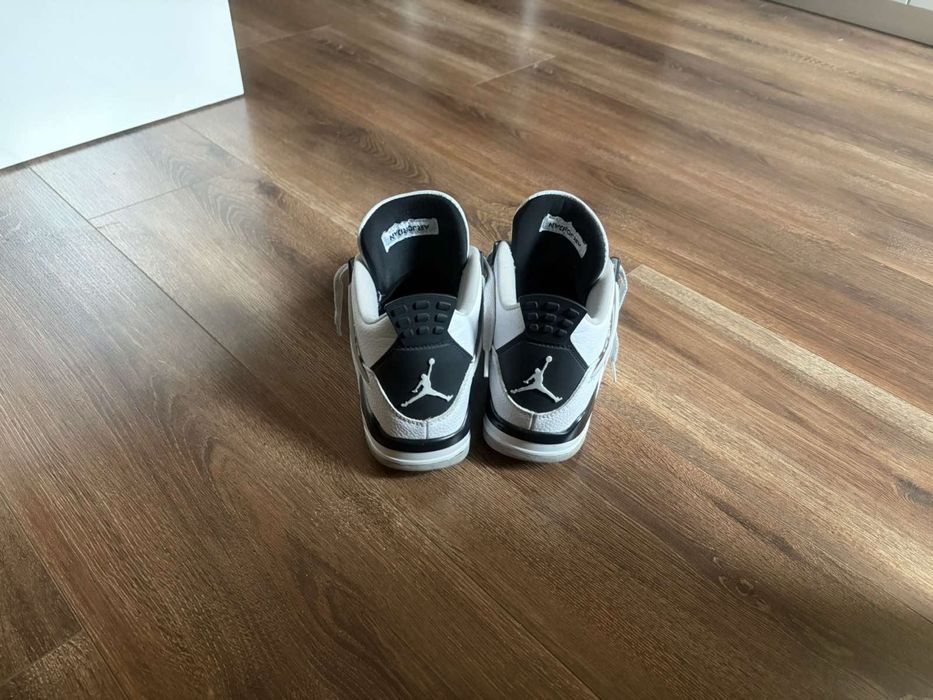 Jordan 4 за жени