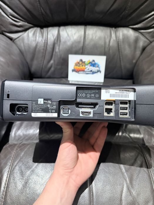 Xbox 360 S – комплект с Kinect + игри