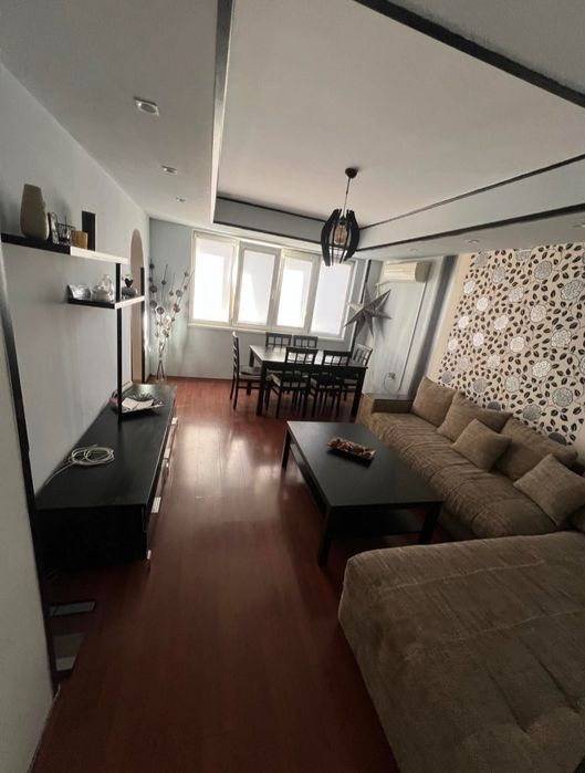 Център тристаен 600€