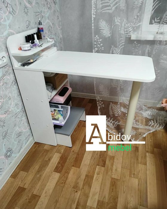 Раскладной маникюрный стол для Вашего бизнеса.  Удобный и компактный.