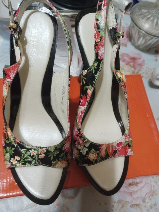 Продам босоножки