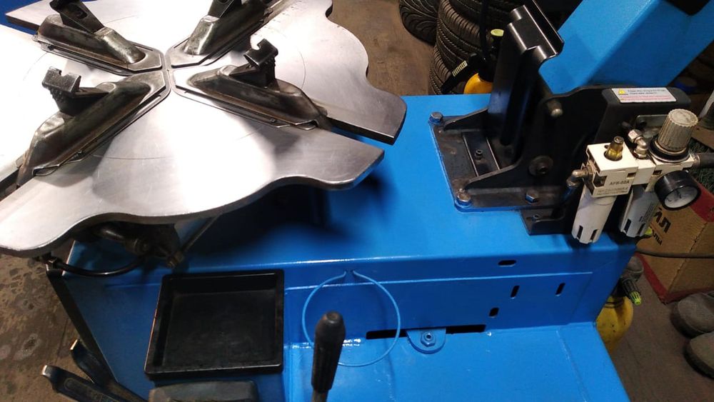 Шин Центр (шимомонтаж)