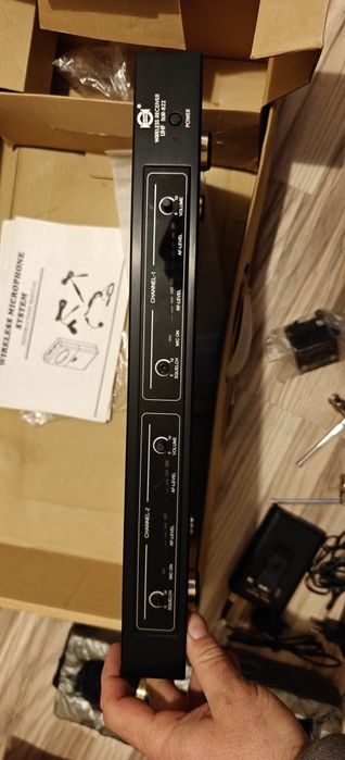 Безжични микрофони и станции