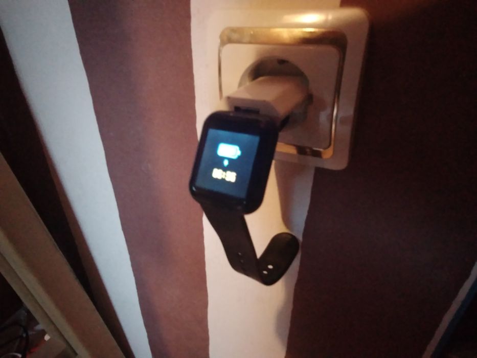 Страхотна фитнес смарт гривна и смарт часовник FIT PRO