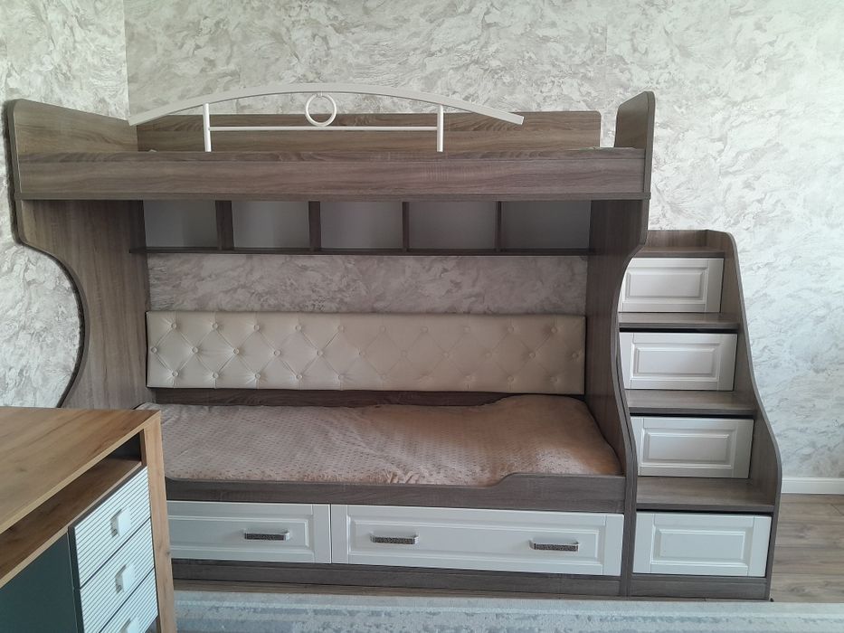 Продам двухярусную кровать