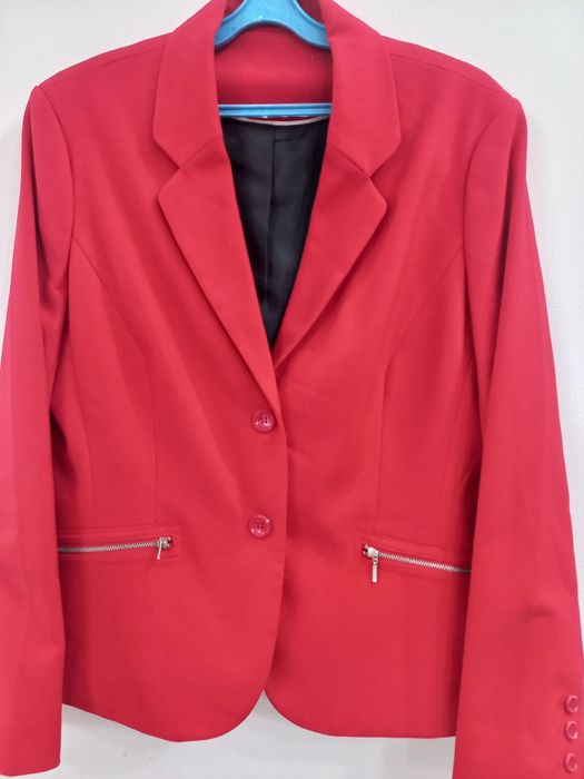 Пиджак красный стильный