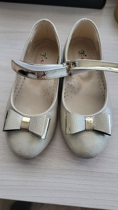 Продам туфли для девочки