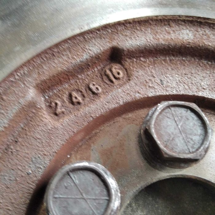 Skoda Octavia 2  2008г.  Греда задна брония и твърд маховик