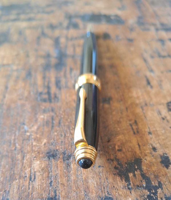 химикалка Сапи Sapi малка елегантна позлатена и черна Италия в кутия