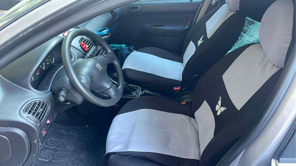 Продавам Пежо 206