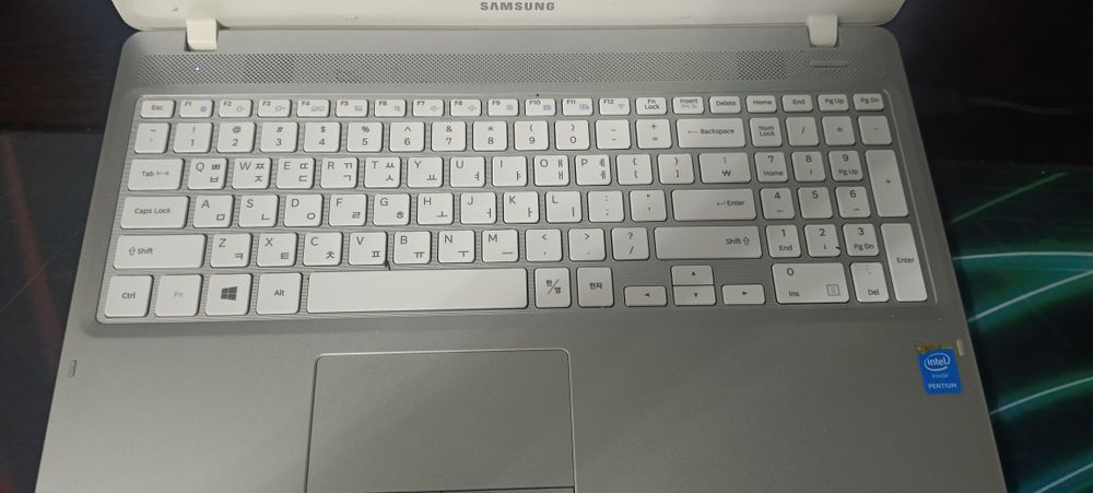 Ноутбук Samsung NT500R5H (15.6"), Pentium 3825U, 8 ГБ RAM,