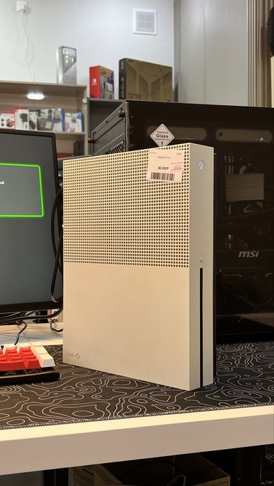 Xbox one S, 1tb, 1 джостик, 1 месяц гарантия