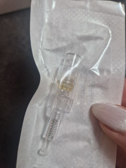 Set capete microdermabraziune cu diamante și cartuse microneedling